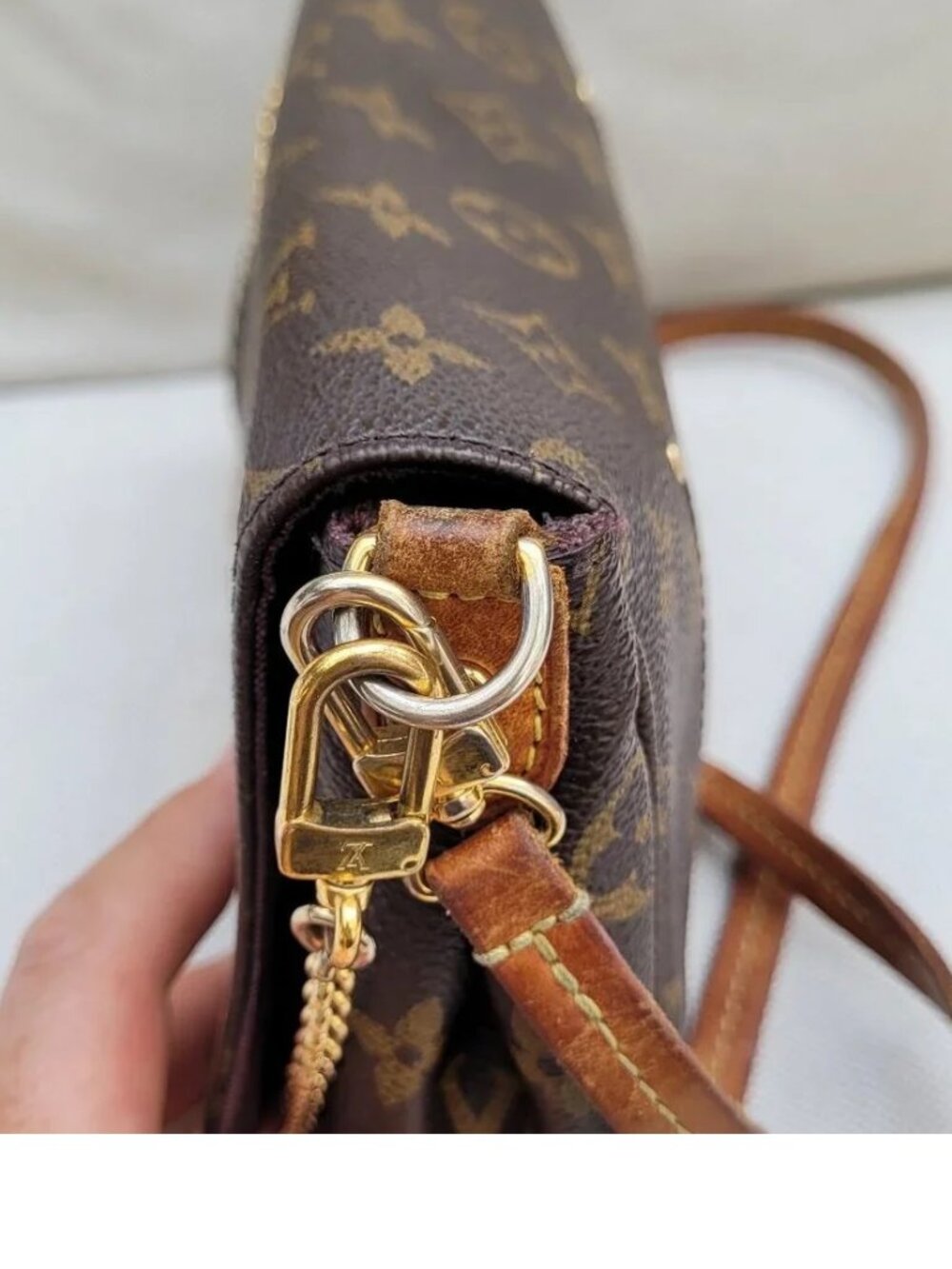 LOUIS VUITTON Favorite MM Monogram Bag - Picture 8 of 16